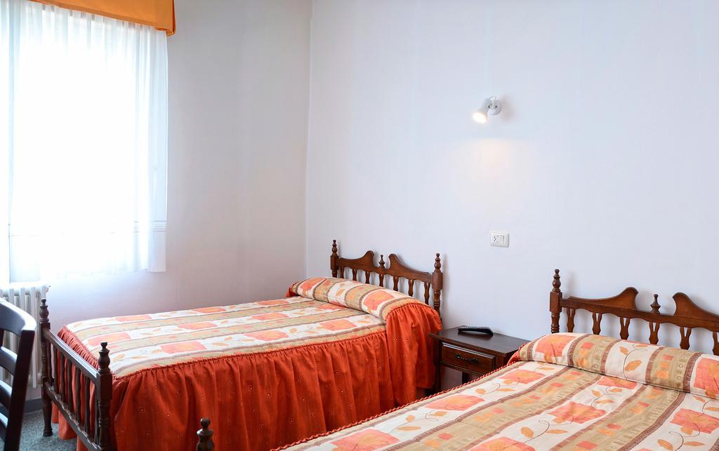 Hostal La Viuda Pobra De Trives Room photo
